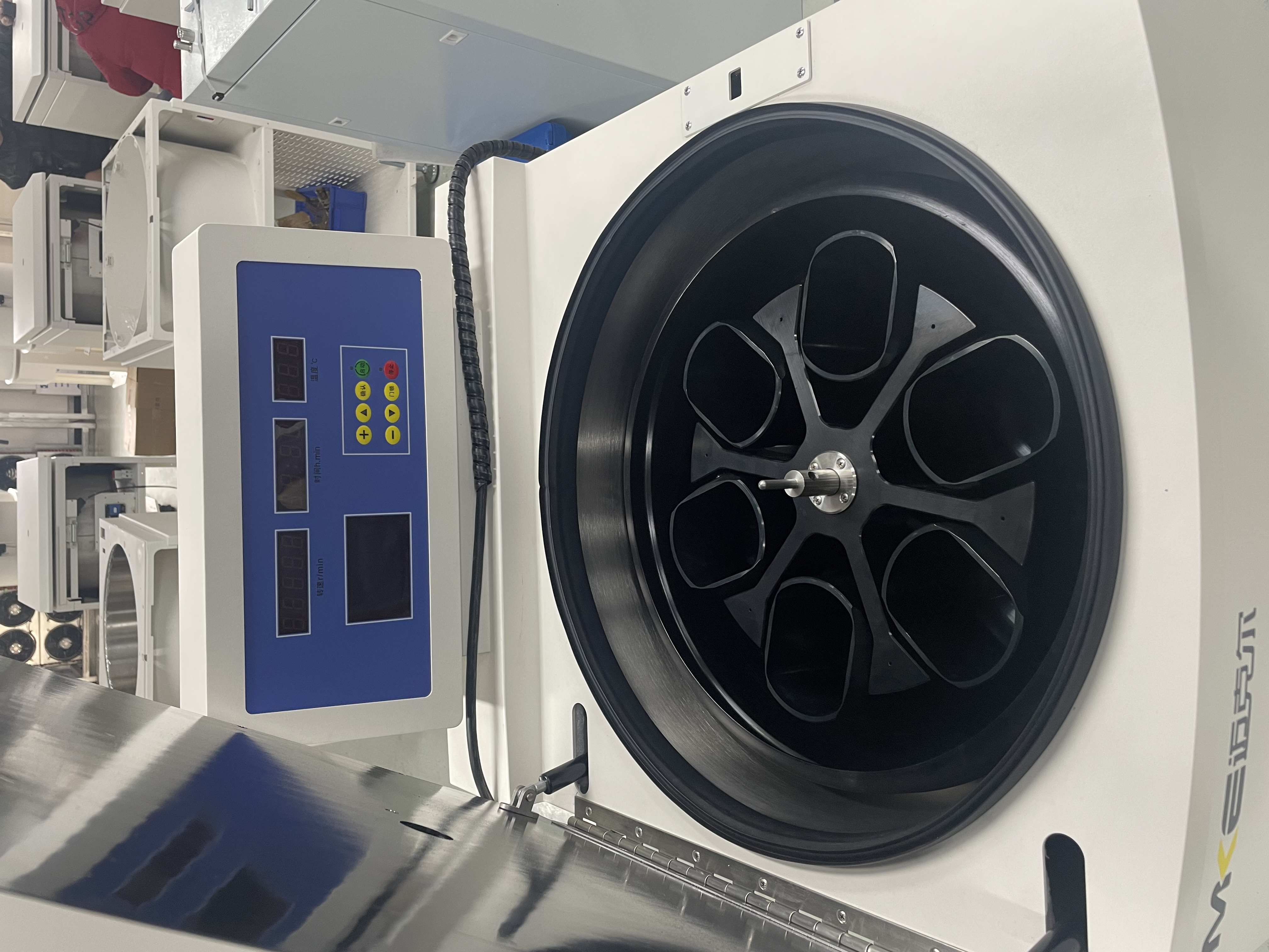 benefits of large capacity centrifuges in hospital core laboratories